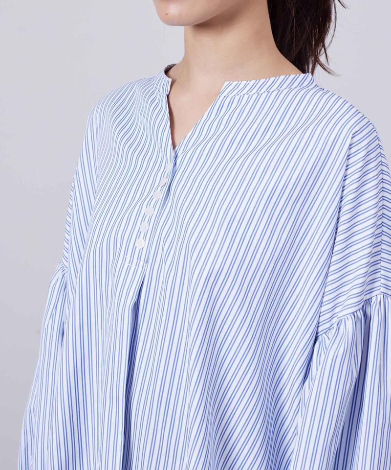 スリットネック袖ボリュームブラウス