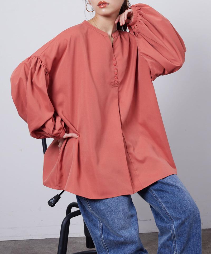 スリットネック袖ボリュームブラウス