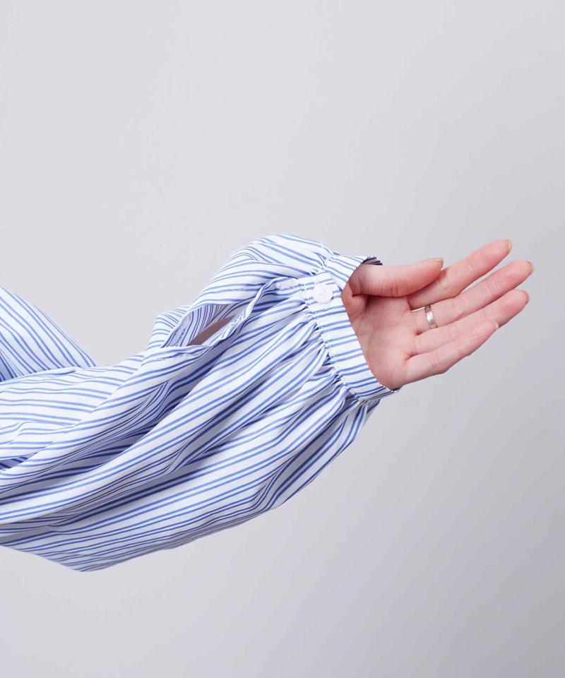 スリットネック袖ボリュームブラウス