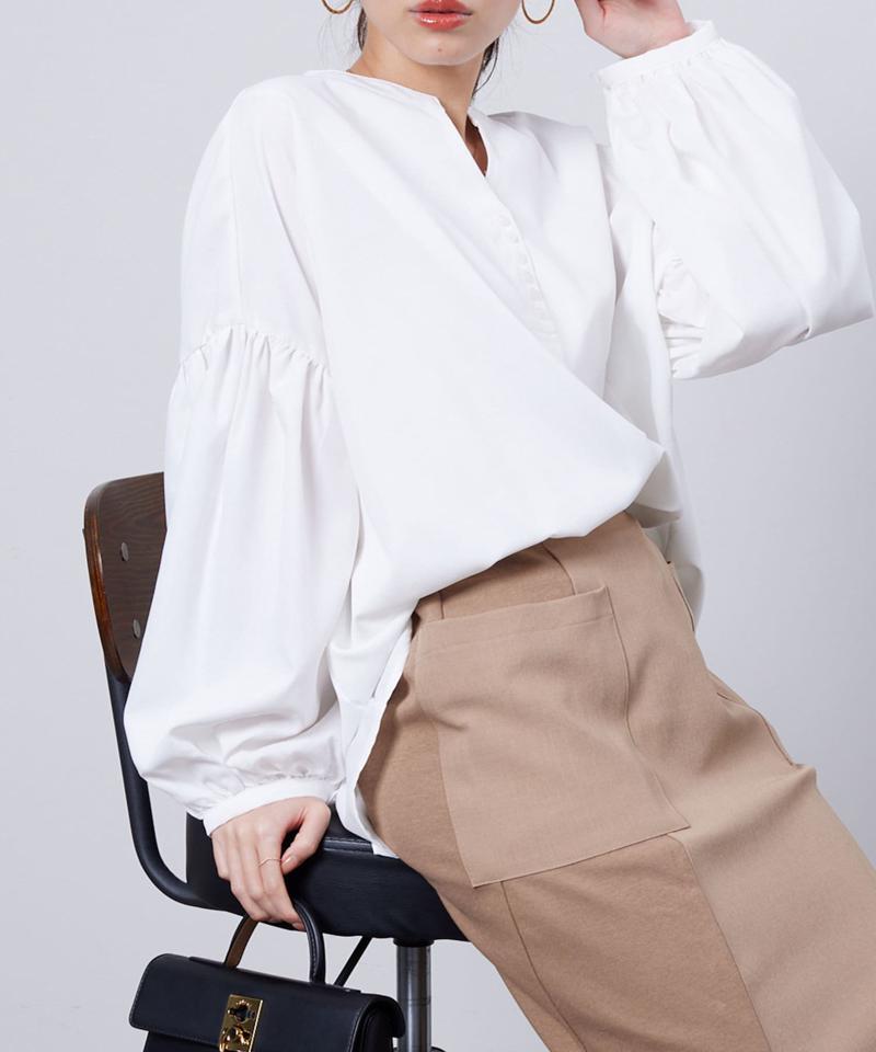 スリットネック袖ボリュームブラウス
