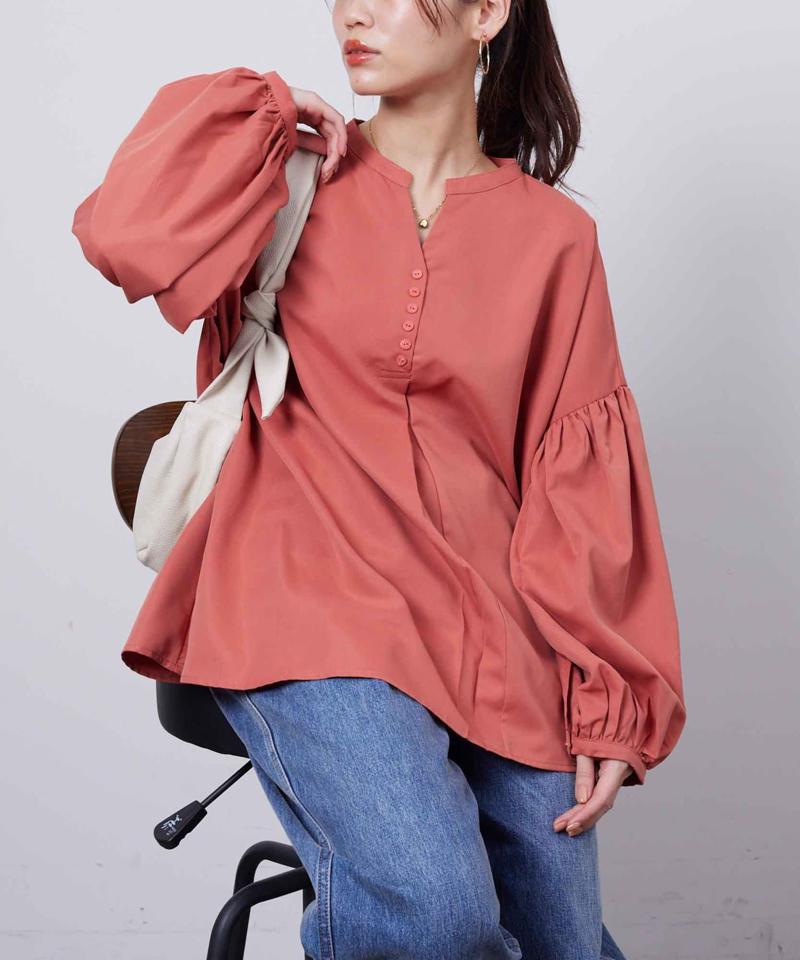 スリットネック袖ボリュームブラウス
