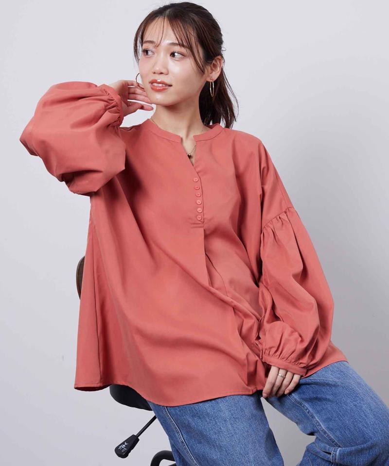 スリットネック袖ボリュームブラウス