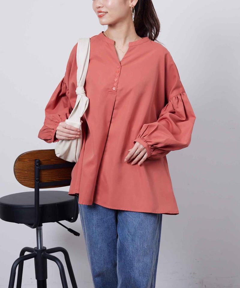 スリットネック袖ボリュームブラウス