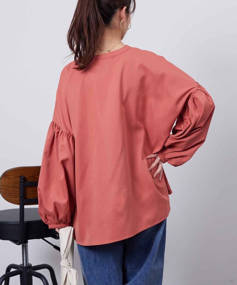 スリットネック袖ボリュームブラウス