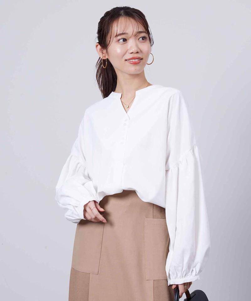 スリットネック袖ボリュームブラウス