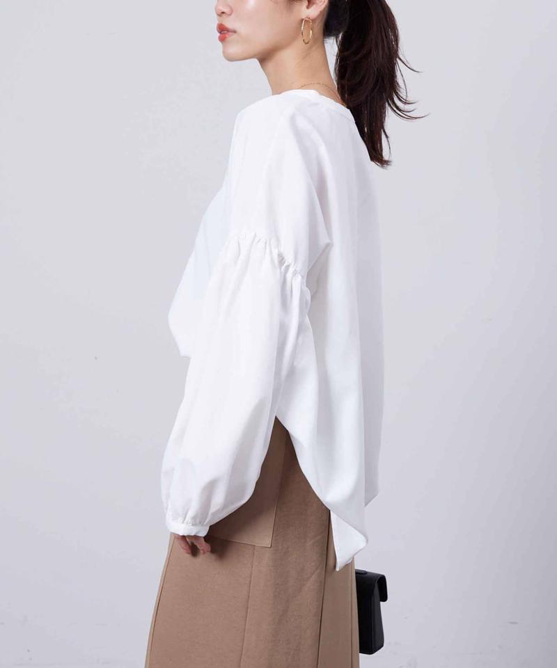 スリットネック袖ボリュームブラウス