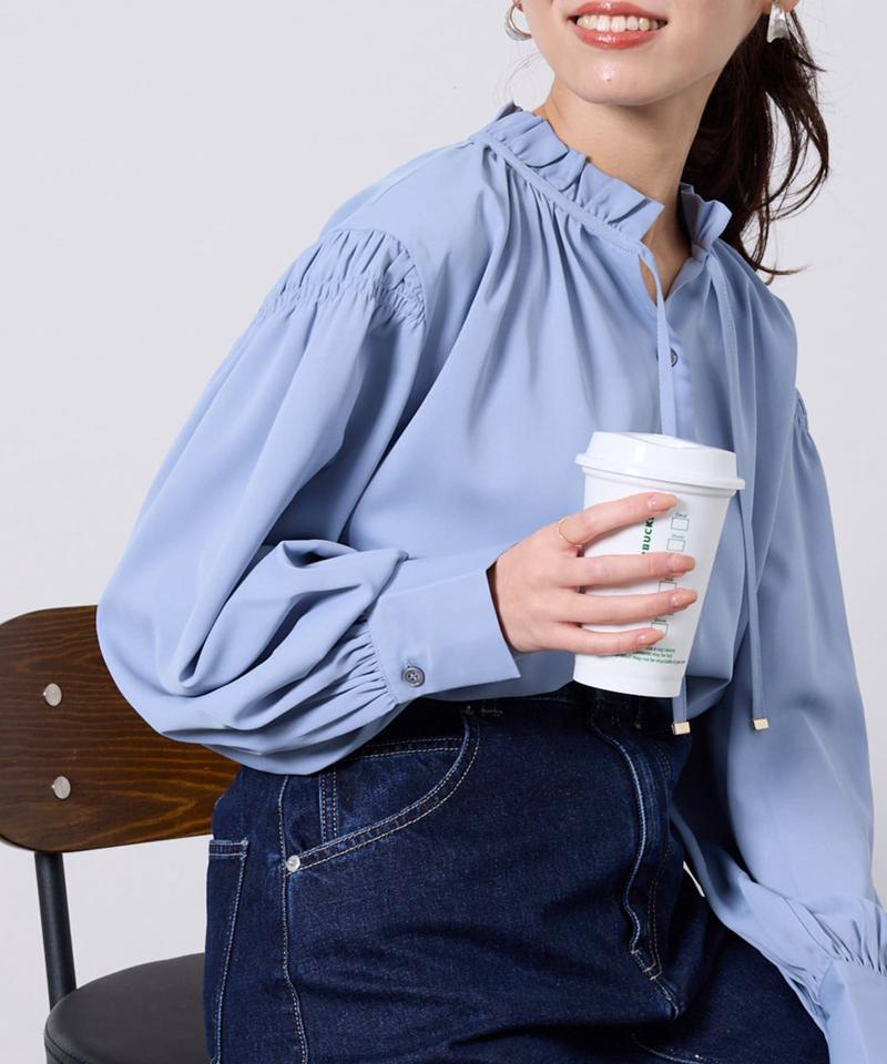 ネックフリル肩ギャザーブラウス