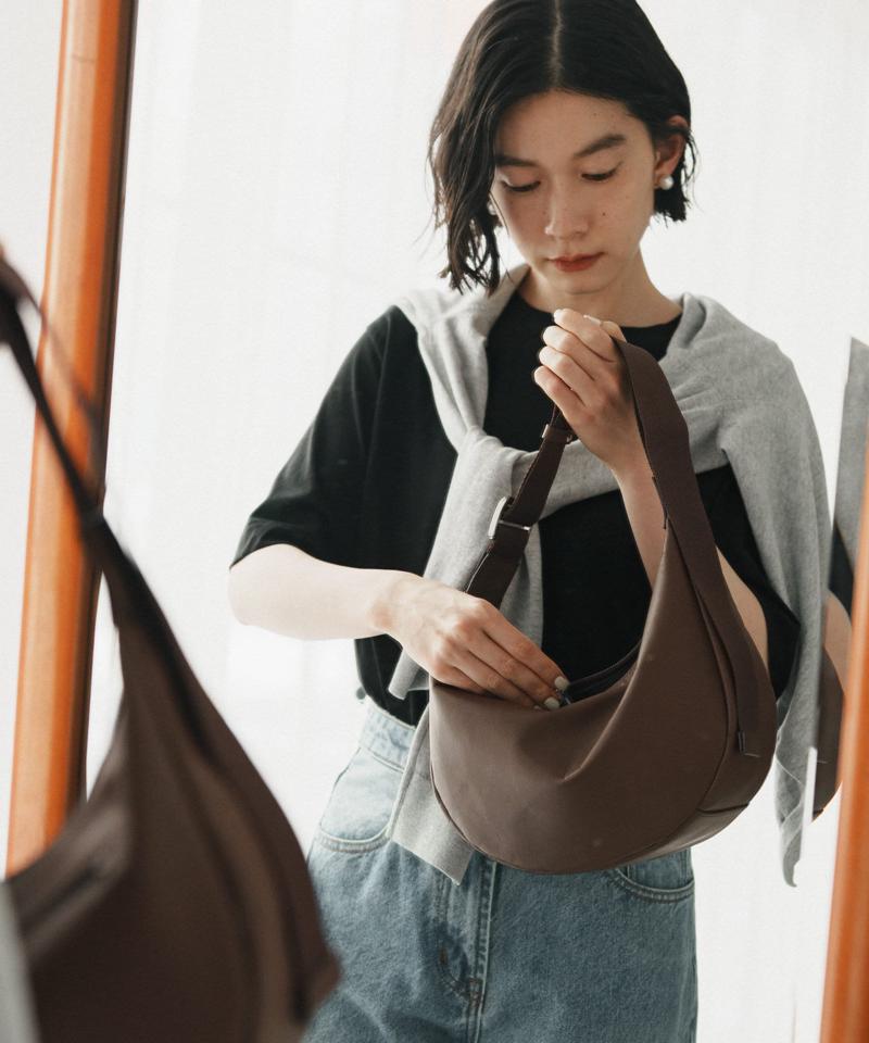 ［ショルダー人気NO.1］【名品】ソフトレザーラウンドショルダーバッグ