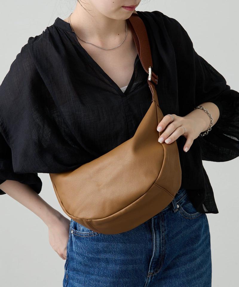 ［ショルダー人気NO.1］【名品】ソフトレザーラウンドショルダーバッグ