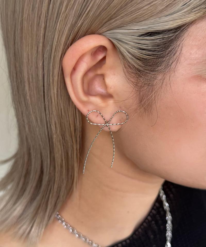 華奢リボンピアス