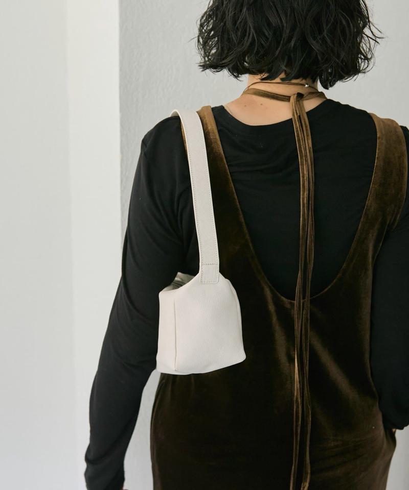 《軽量/本革(山羊革)》ボックスミニショルダーバッグ