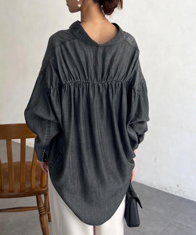 【軽くて柔らかい】【シーズンレス】BACKギャザーパウダー加工デニムシャツ