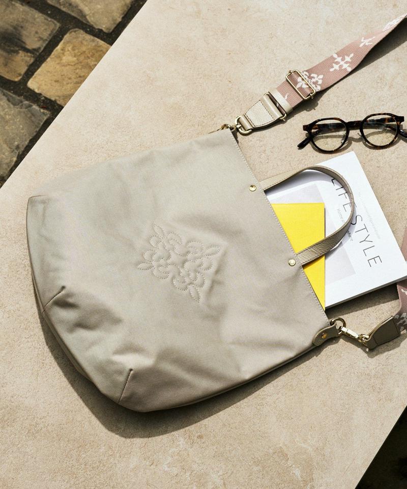 スリム2WAYトートバッグ <ナイロン>