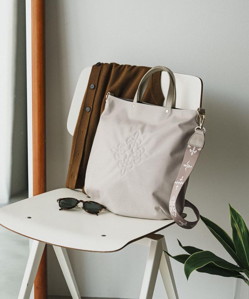 スリム2WAYトートバッグ <ナイロン>