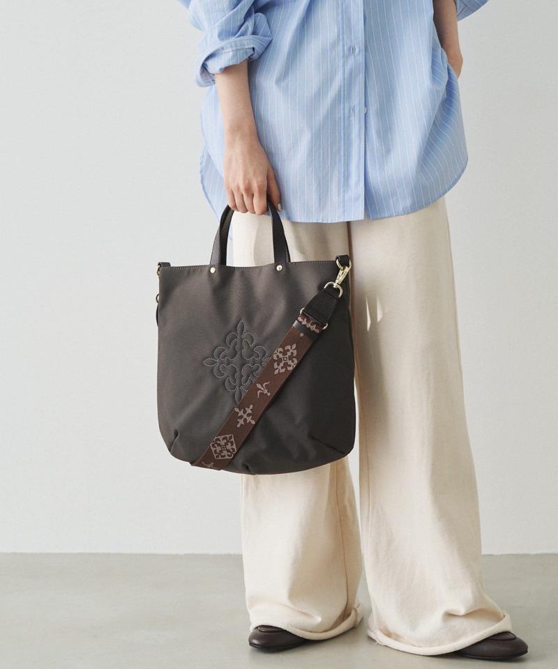 スリム2WAYトートバッグ <ナイロン>