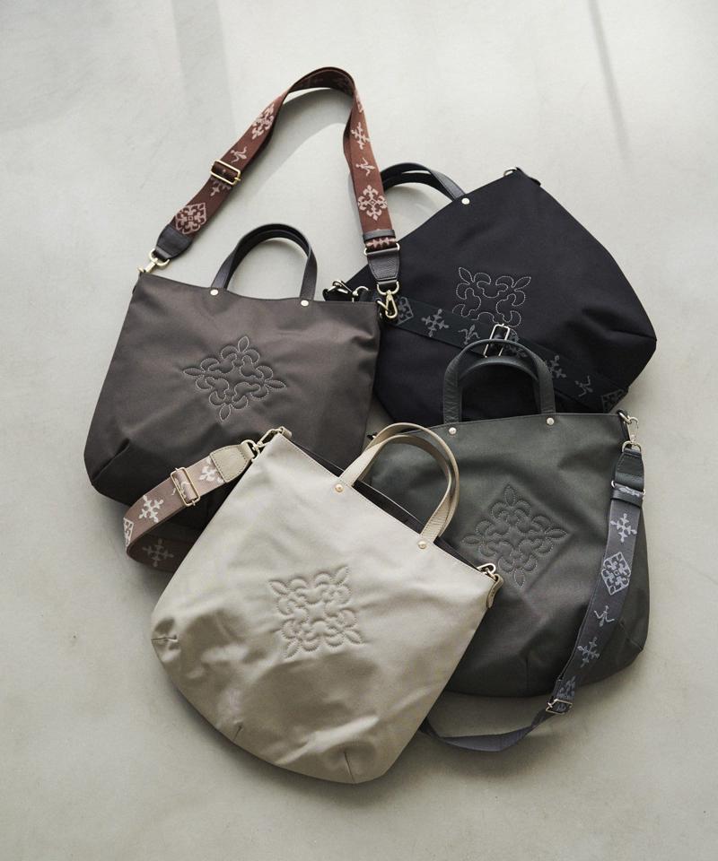 スリム2WAYトートバッグ <ナイロン>