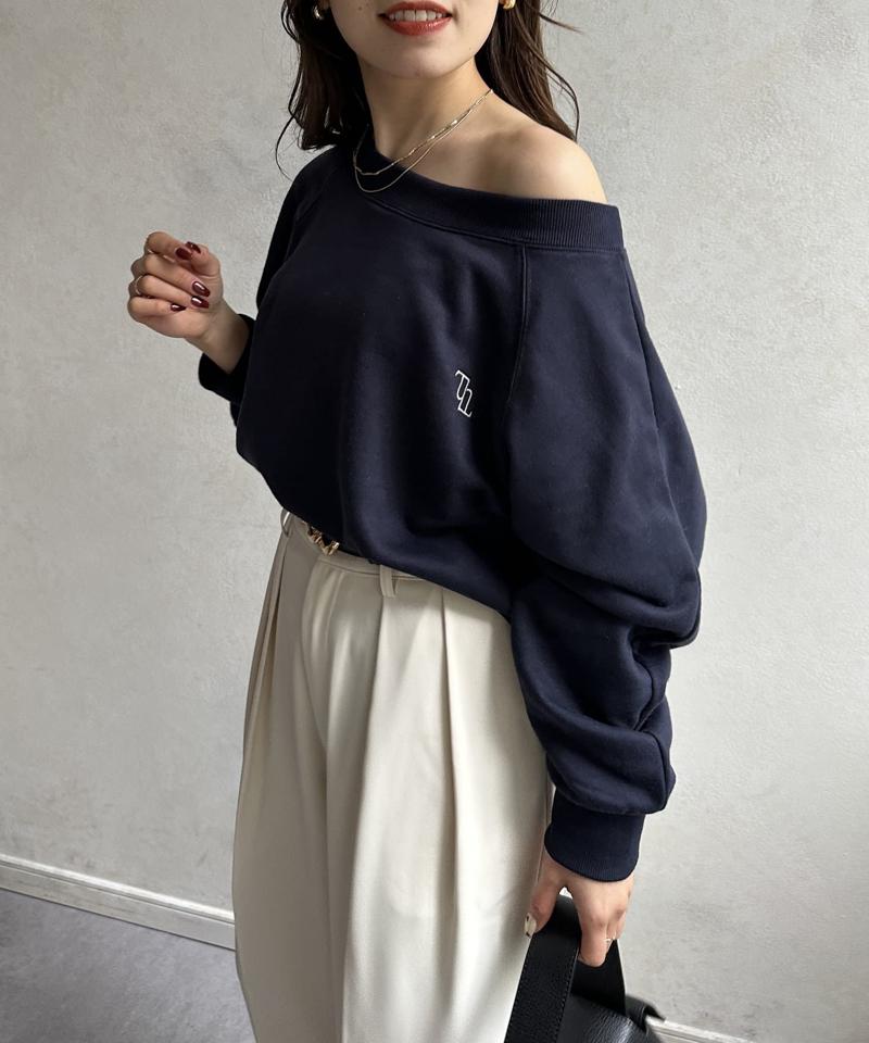 ボートネック刺繍ロゴプルオーバー