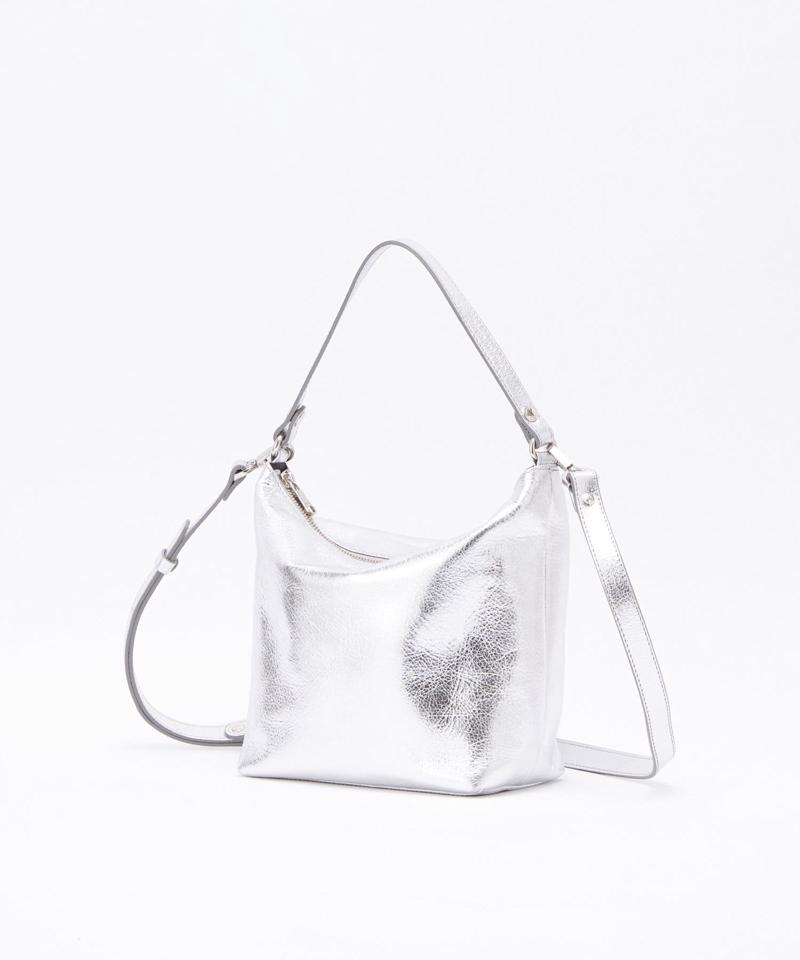 【名品】ソフトレザーシンプルショルダーバッグ［silver］