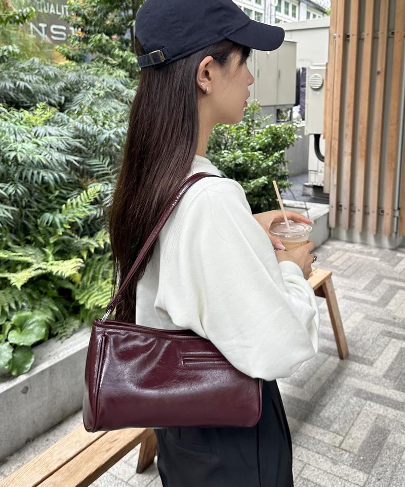 【トレンドライクに決まる◎】オイル調2WAYポケットショルダーバッグ《詳細動画あり》
