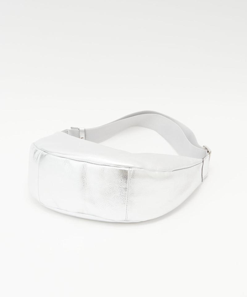 【名品】ソフトレザーラウンドショルダーバッグ［silver］