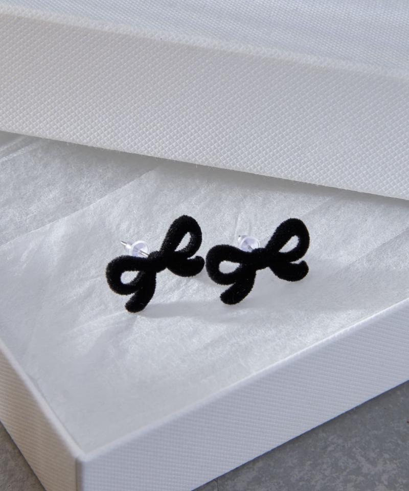 リボンフロッキーピアス