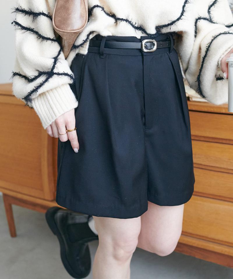 タックショートパンツ