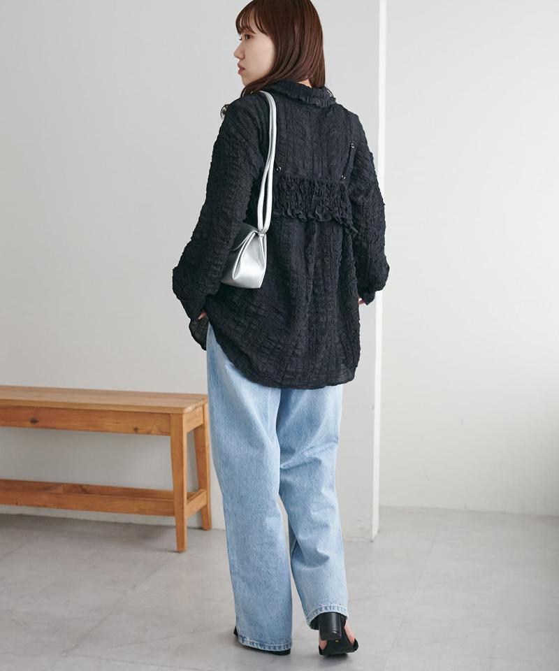 【WEB限定】シャーリング使いビスチェ付シャツ