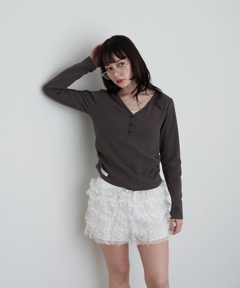 【華奢見えが叶う/追加生産決定】Vネックヘンリー胸刺繍ロングTシャツ