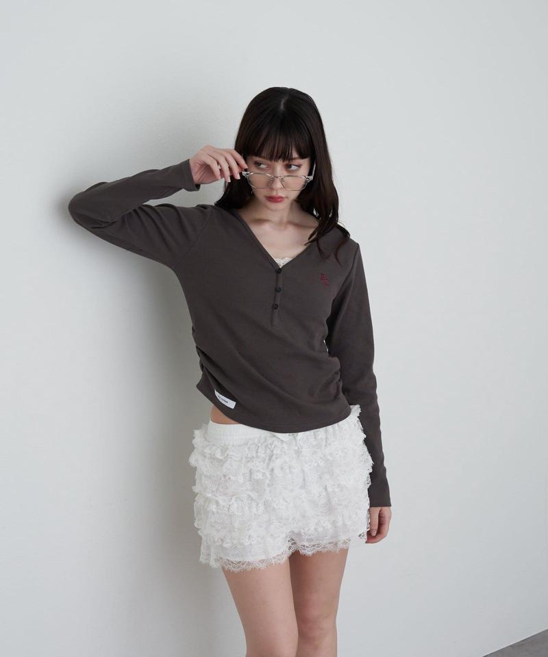 【華奢見えが叶う/追加生産決定】Vネックヘンリー胸刺繍ロングTシャツ