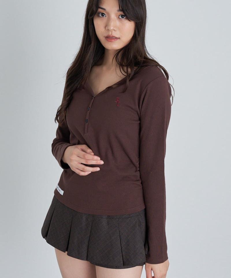 【華奢見えが叶う/追加生産決定】Vネックヘンリー胸刺繍ロングTシャツ