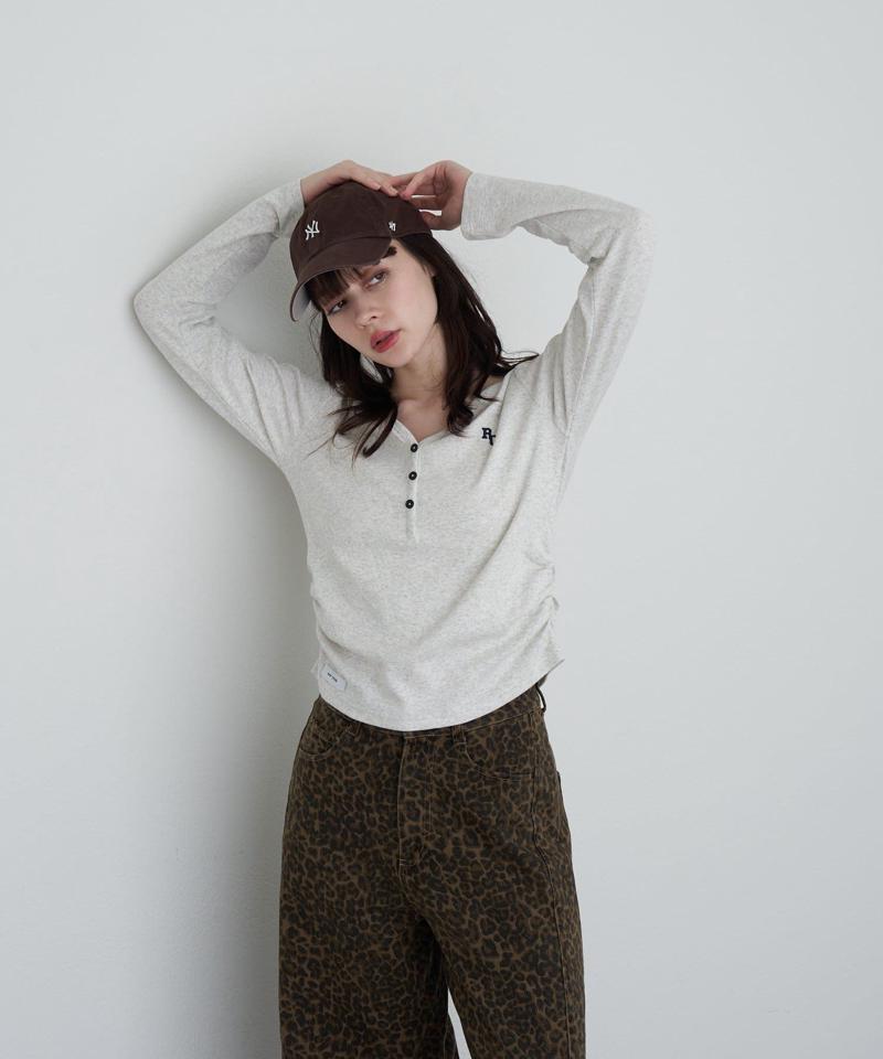 【華奢見えが叶う/追加生産決定】Vネックヘンリー胸刺繍ロングTシャツ