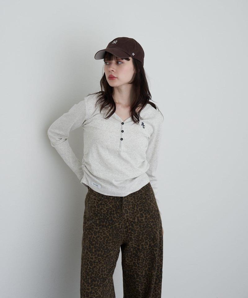 【華奢見えが叶う/追加生産決定】Vネックヘンリー胸刺繍ロングTシャツ