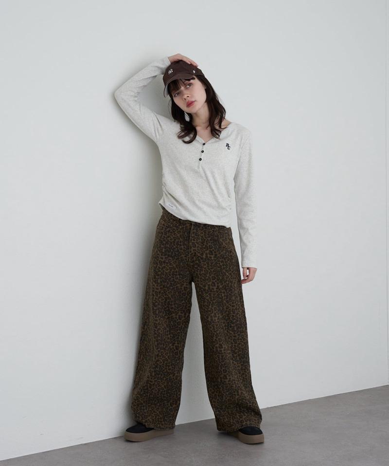 【華奢見えが叶う/追加生産決定】Vネックヘンリー胸刺繍ロングTシャツ