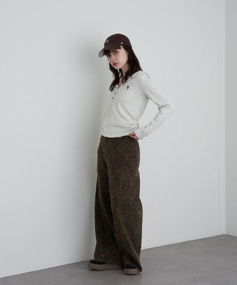 【華奢見えが叶う/追加生産決定】Vネックヘンリー胸刺繍ロングTシャツ