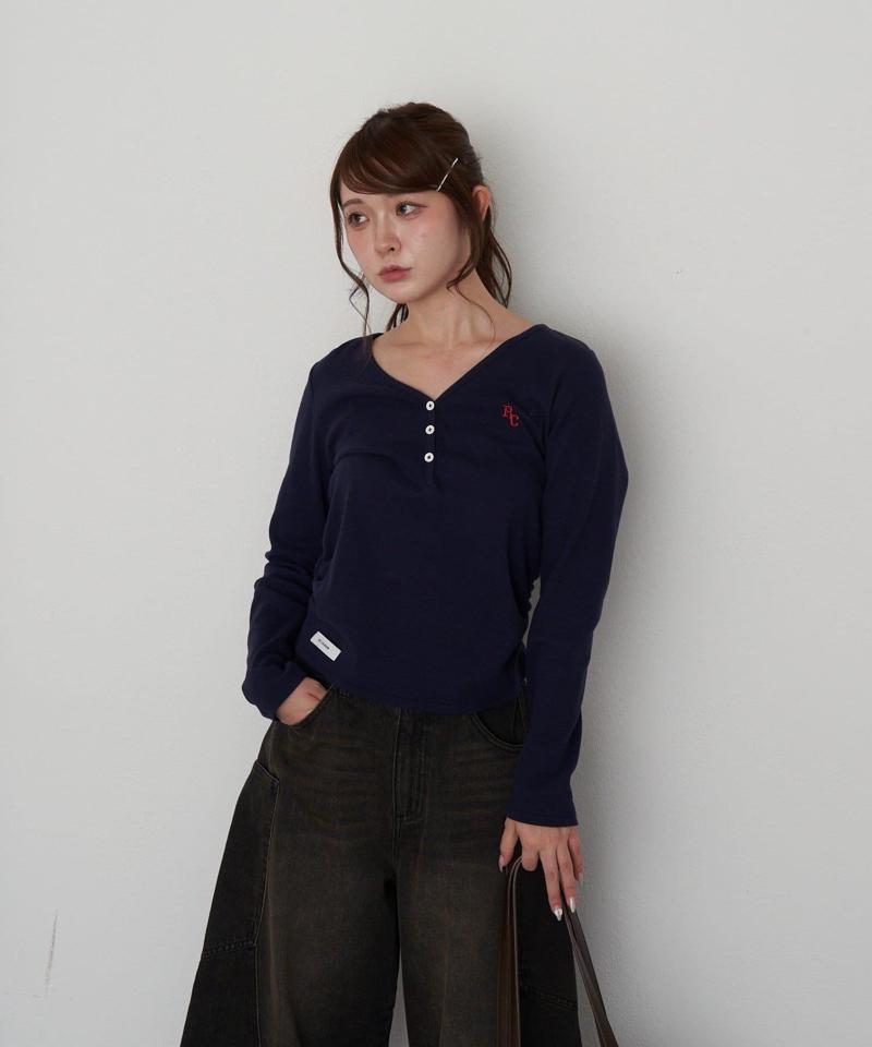 【華奢見えが叶う/追加生産決定】Vネックヘンリー胸刺繍ロングTシャツ
