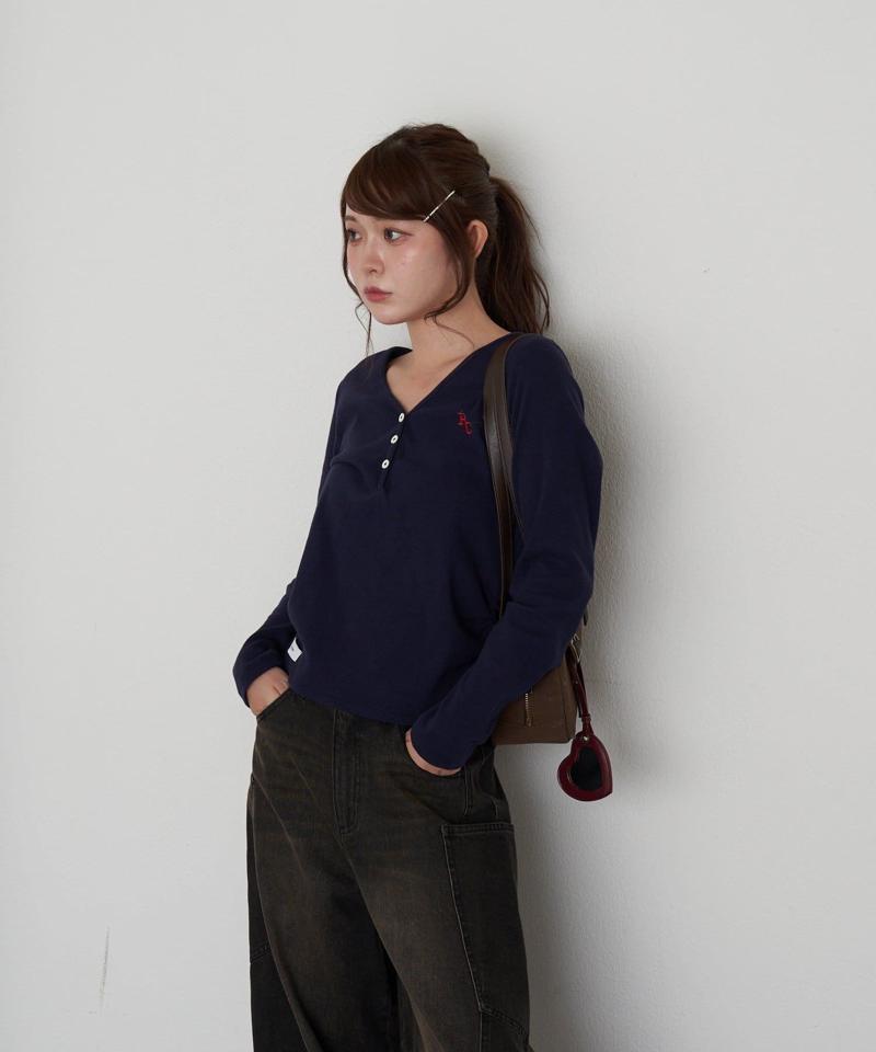 【華奢見えが叶う/追加生産決定】Vネックヘンリー胸刺繍ロングTシャツ