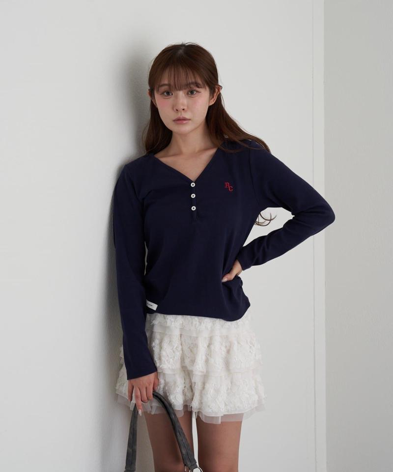 【華奢見えが叶う/追加生産決定】Vネックヘンリー胸刺繍ロングTシャツ