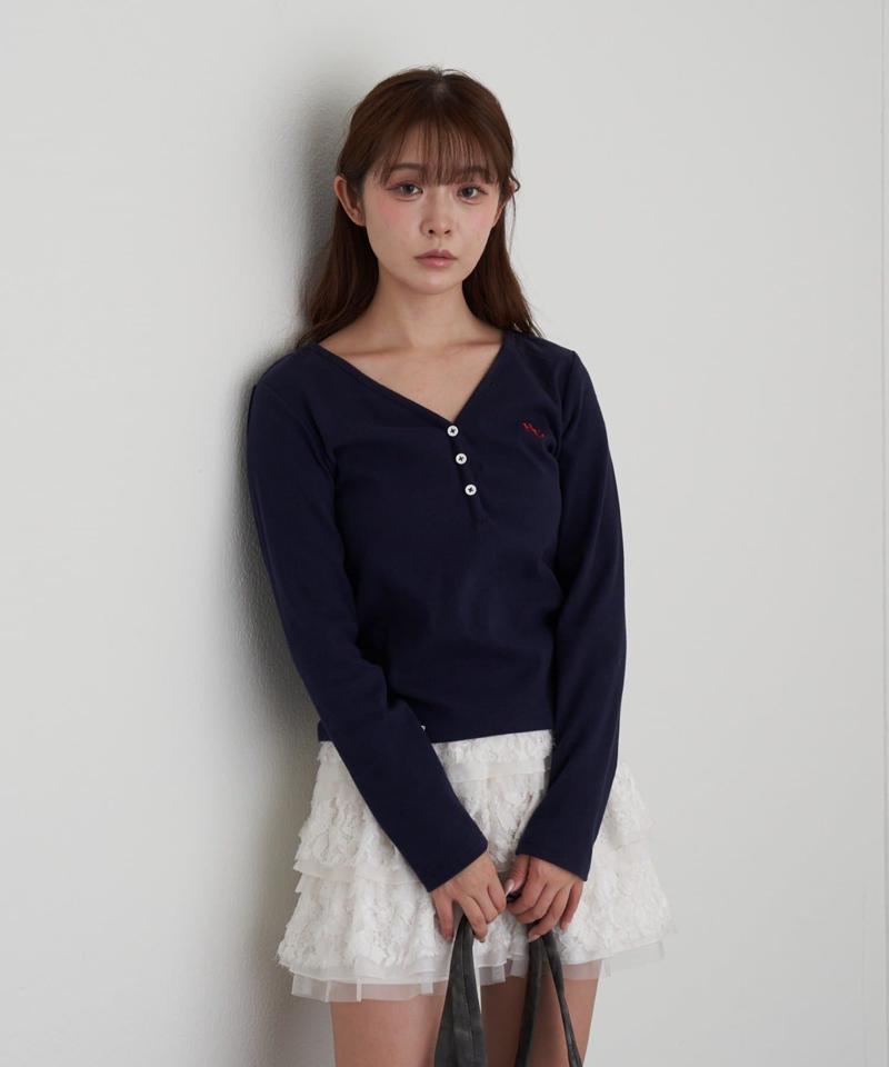 【華奢見えが叶う/追加生産決定】Vネックヘンリー胸刺繍ロングTシャツ
