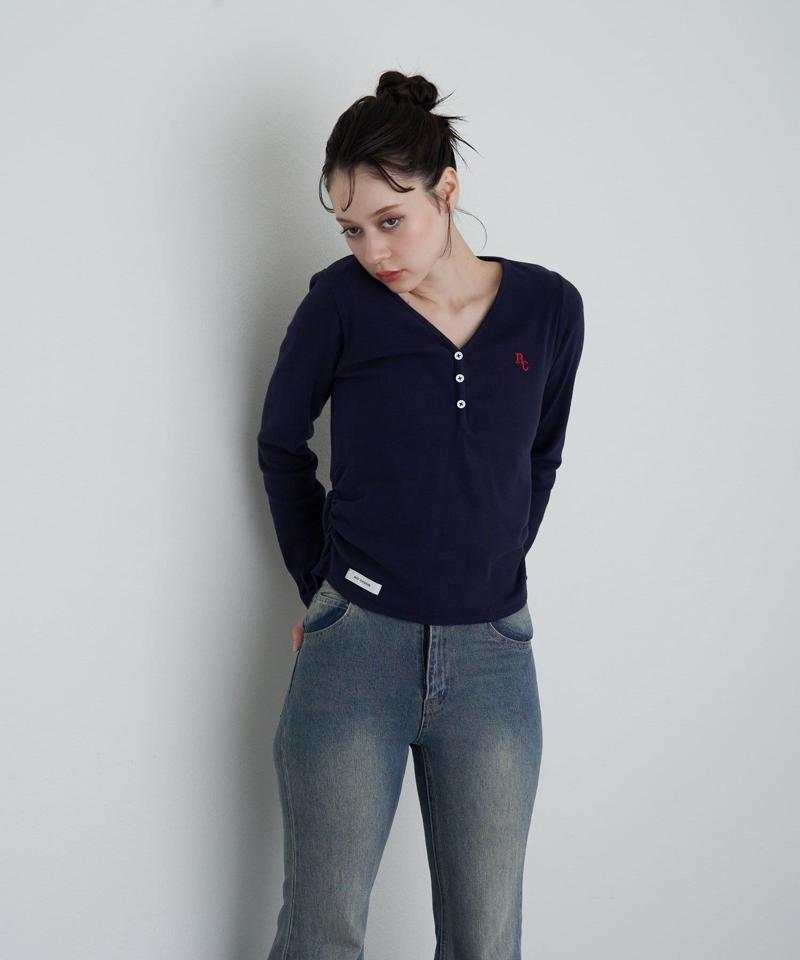 【華奢見えが叶う/追加生産決定】Vネックヘンリー胸刺繍ロングTシャツ