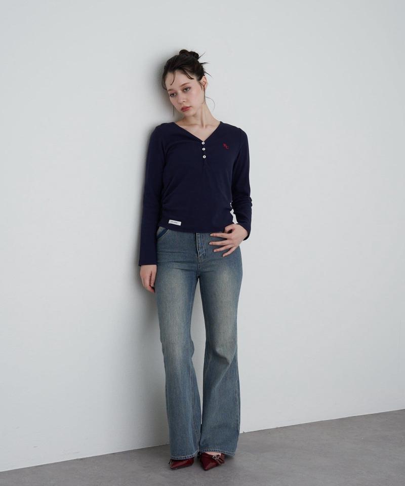 【華奢見えが叶う/追加生産決定】Vネックヘンリー胸刺繍ロングTシャツ