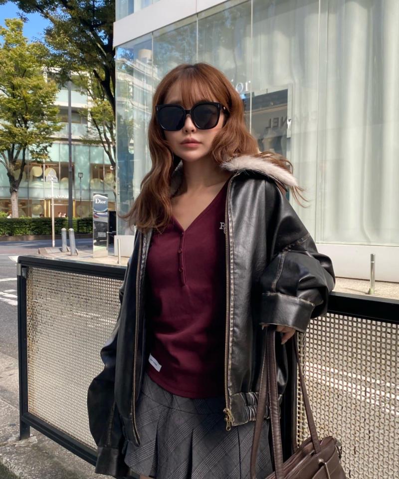 【華奢見えが叶う/追加生産決定】Vネックヘンリー胸刺繍ロングTシャツ