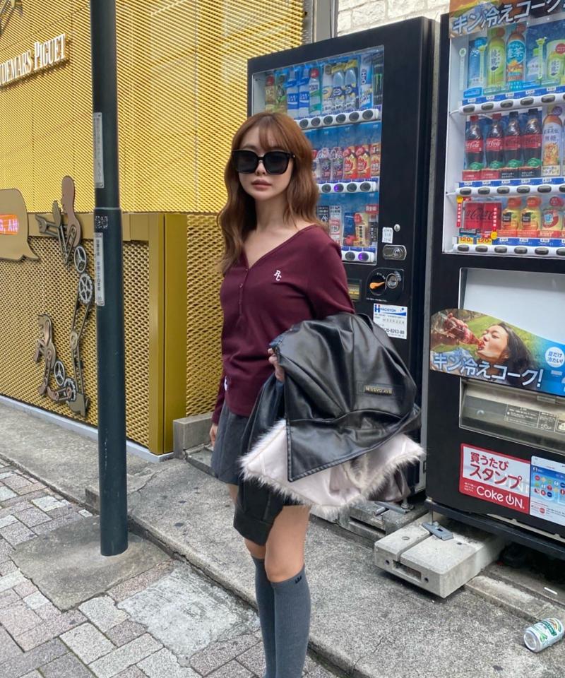 【華奢見えが叶う/追加生産決定】Vネックヘンリー胸刺繍ロングTシャツ