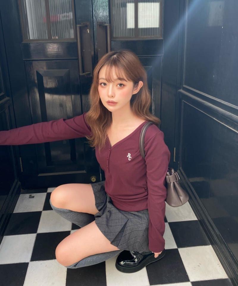 【華奢見えが叶う/追加生産決定】Vネックヘンリー胸刺繍ロングTシャツ