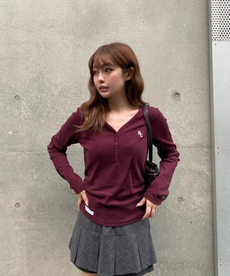 【華奢見えが叶う/追加生産決定】Vネックヘンリー胸刺繍ロングTシャツ