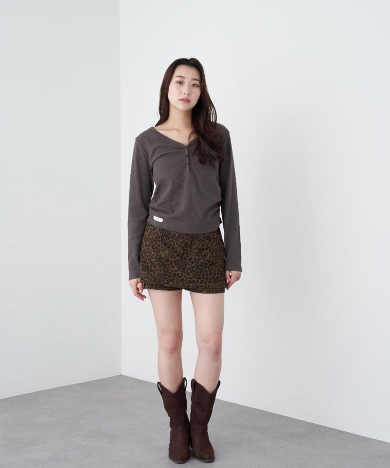 【華奢見えが叶う/追加生産決定】Vネックヘンリー胸刺繍ロングTシャツ