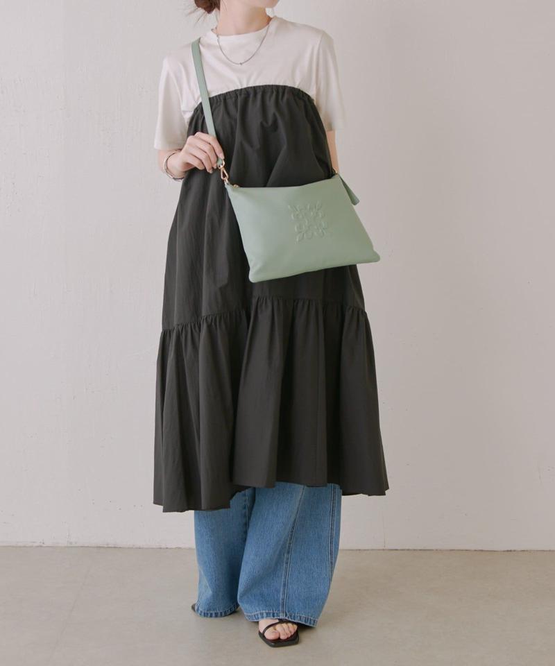 エンボスモノグラムショルダーバッグ