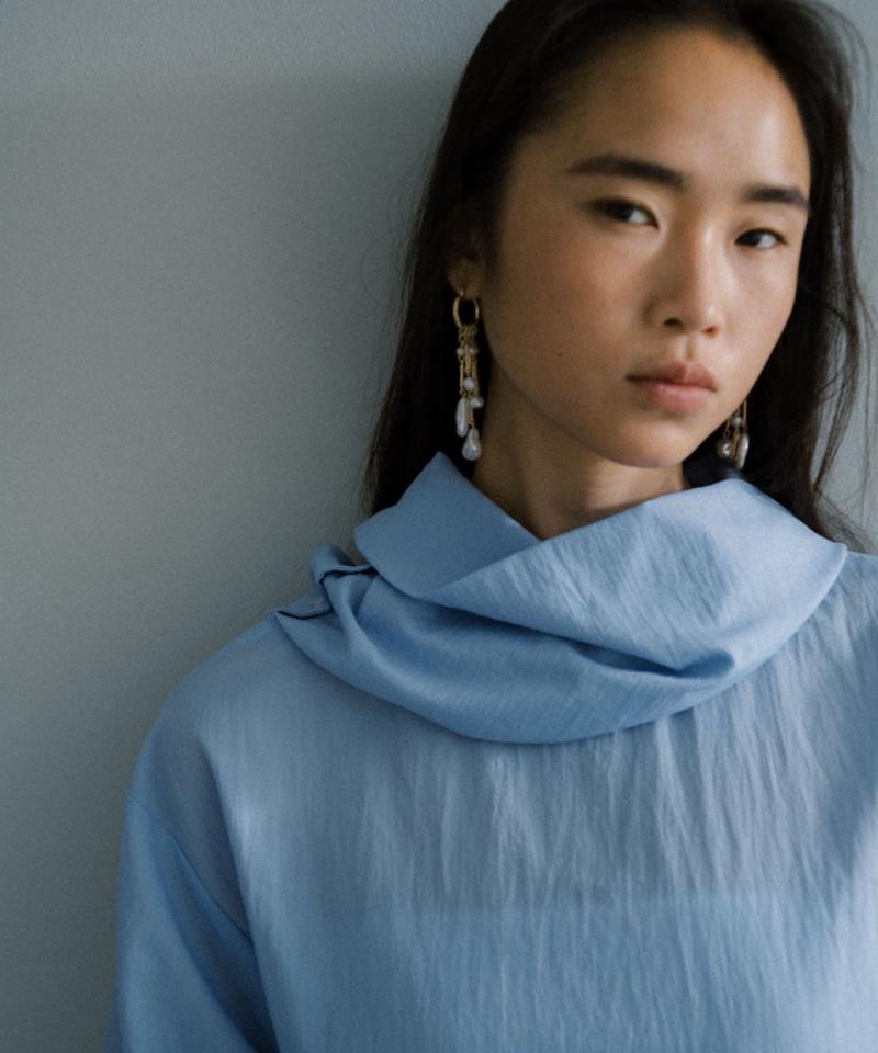 Off shoulder design shirt