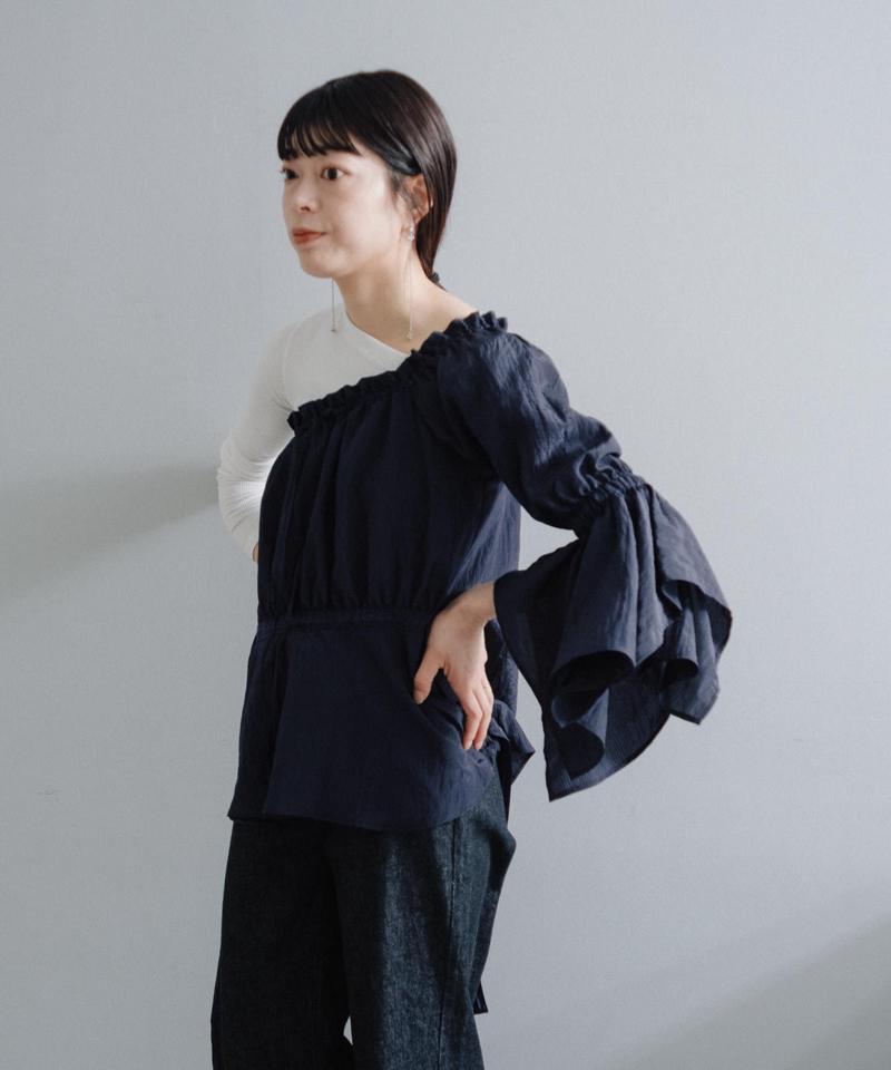 Stripe one shoulder lace blouse