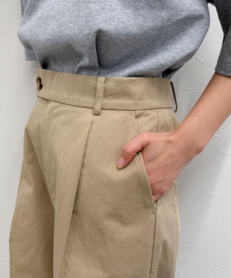 チノタックパンツ