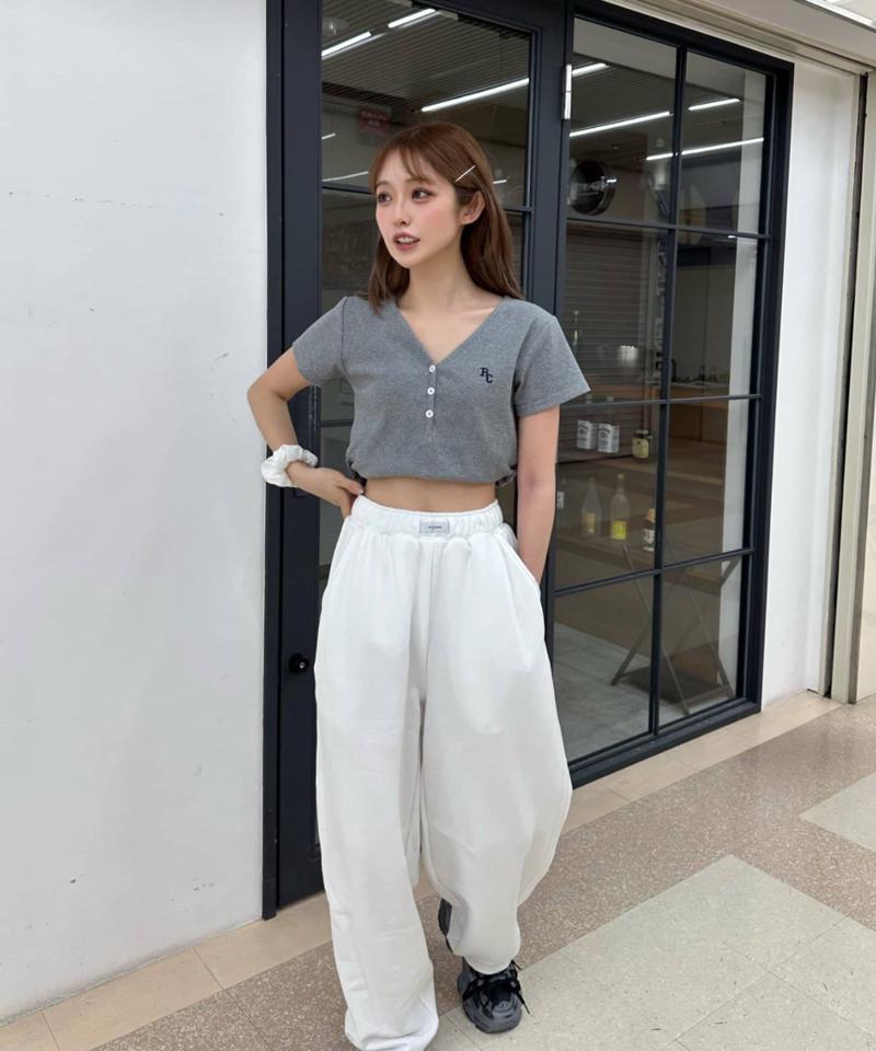 Vネックヘンリー胸刺繍半袖Tシャツ